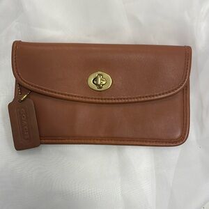 Vintage Coach Brass Turnlock Cluch / Pouch / Wallet 7”in width 4”in height